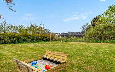 Alexandria - 1.5Km from the Sea: Gras, Grundstueck, Erholung, Garten, Freizeit, Rasen, Park, Spielmittel