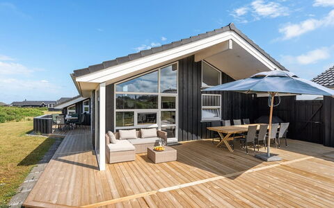 Lex - 150M from the Sea: Interior Design, Decke, Wohnung, Flooring, Möbel, Fussboden, Zimmer, Beleuchtung, Zuhause, Couch