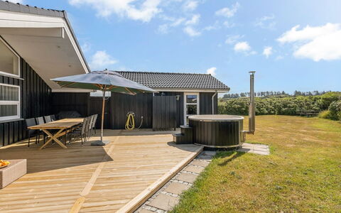 Lex - 150M from the Sea: Interior Design, Decke, Wohnung, Flooring, Möbel, Fussboden, Zimmer, Beleuchtung, Zuhause, Couch