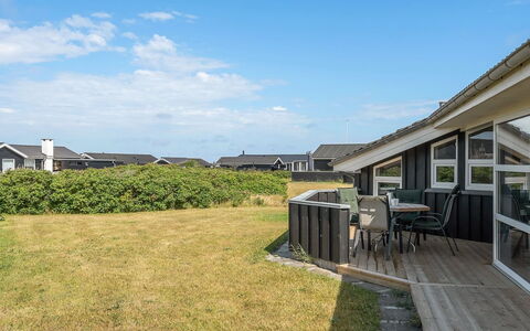 Lex - 150M from the Sea: Interior Design, Decke, Wohnung, Flooring, Möbel, Fussboden, Zimmer, Beleuchtung, Zuhause, Couch