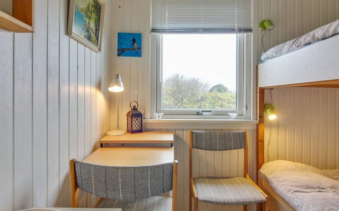 Edvin - 400M from the Sea: Wand, Interior Design, Holz, Flooring, Fussboden, Decke, Schlafzimmer, Bett, Möbel, Zimmer