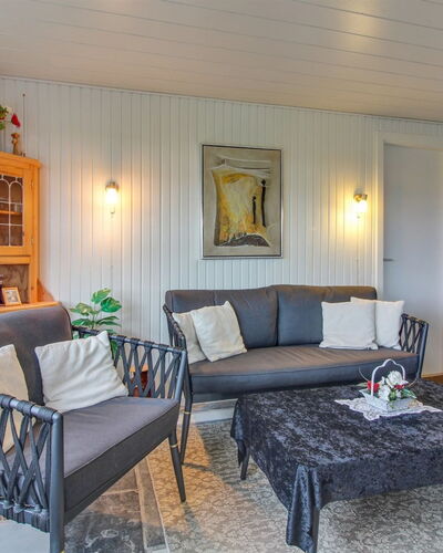 Edvin - 400M from the Sea