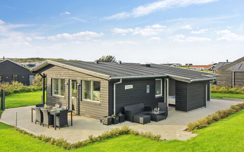 Benda - 348M from the Sea: Interior Design, Decke, Wohnung, Flooring, Möbel, Fussboden, Zimmer, Beleuchtung, Zuhause, Couch