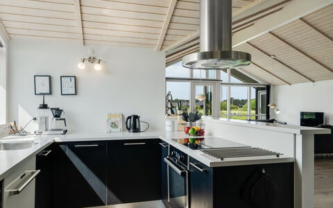Frejdis - 1.1Km from the Sea: Küche, Countertop, Interior Design, Decke, Flooring, Möbel, Küchengerät, Light Fixture, Cabinetry, Major Appliance