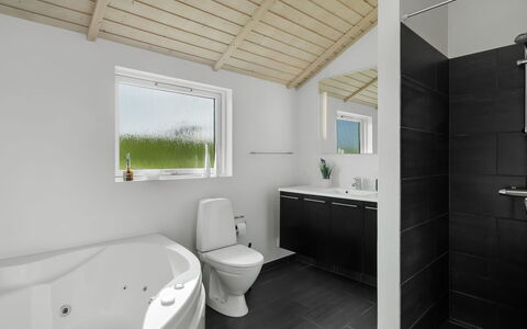 Frejdis - 1.1Km from the Sea: Flooring, Armatur, Interior Design, Fussboden, Decke, Badezimmer, Sinken, Zapfhahn, Zuhause, Installation