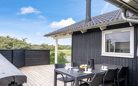 Frejdis - 1.1Km from the Sea: Holz, Veranda, Zuhause, Deck, Hartholz, Tür, Schatten, Planke, Holzbeize
