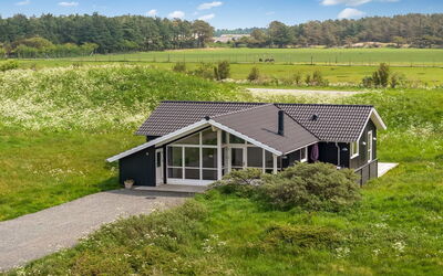 Frejdis - 1.1Km from the Sea