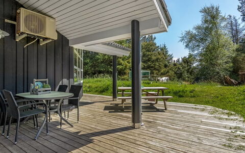 Winder - 1.3Km from the Sea: Hütte, Zuhause, Haus, Dach, Veranda, Estate, Abstellgleis, Gartenbauten, Bauernhaus, Garten