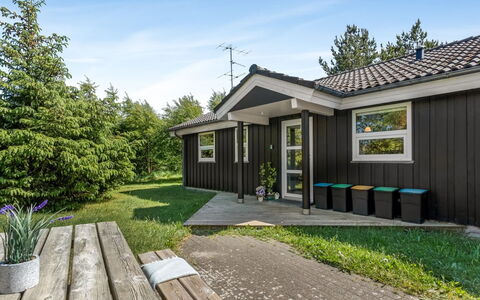 Winder - 1.3Km from the Sea: Hütte, Zuhause, Haus, Dach, Veranda, Estate, Abstellgleis, Gartenbauten, Bauernhaus, Garten