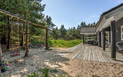 Winder - 1.3Km from the Sea: Hütte, Zuhause, Haus, Dach, Veranda, Estate, Abstellgleis, Gartenbauten, Bauernhaus, Garten