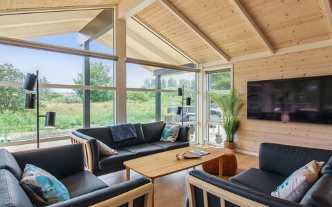 Heriest - 1.2Km from the Sea: Holz, Interior Design, Decke, Couch, Flooring, Zuhause, Wohnzimmer, Zimmer, Hartholz
