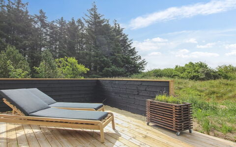 Heriest - 1.2Km from the Sea: Wohngebiet, Dach, Vorort, Auffahrt, Estate, Kamin