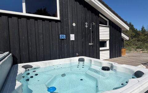 Riika - 425M from the Sea: Armatur, Verbundwerkstoff, Jacuzzi, Badewanne, Schwimmbad, Resort, Hotel
