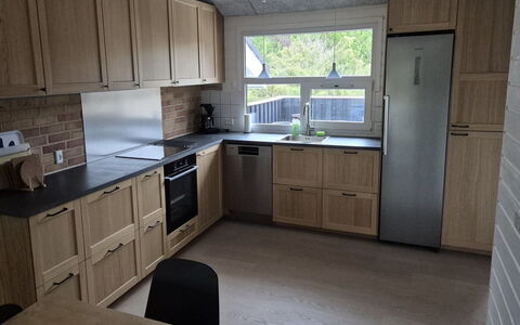 Riika - 425M from the Sea: Küche, Holz, Countertop, Flooring, Cabinetry, Küchengerät, Möbel, Interior Design, Major Appliance, Fussboden