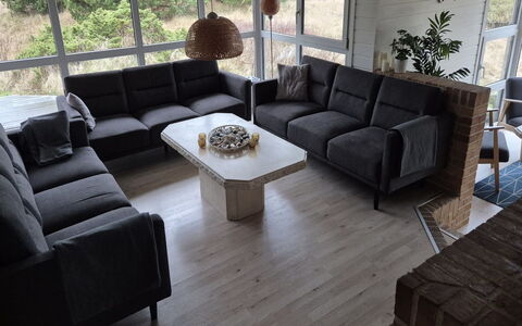 Riika - 425M from the Sea: Zuhause, Wohnung, Wohnzimmer, Couch, Armlehne