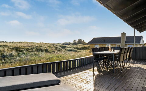 Fransisca - 600M from the Sea: Blau, Strauch, Hütte, Ground, Garten, Estate, Schatten, Landscaping, Bauernhaus, Eco Hotel