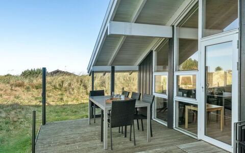 Bothilda - 660M from the Sea: Blau, Strauch, Hütte, Ground, Garten, Estate, Schatten, Landscaping, Bauernhaus, Eco Hotel