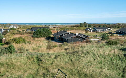 Bothilda - 660M from the Sea: Blau, Strauch, Hütte, Ground, Garten, Estate, Schatten, Landscaping, Bauernhaus, Eco Hotel