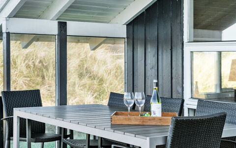 Bothilda - 660M from the Sea: Blau, Strauch, Hütte, Ground, Garten, Estate, Schatten, Landscaping, Bauernhaus, Eco Hotel