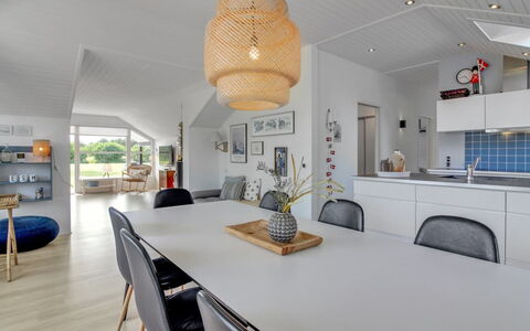 Harmen - 1.1Km from the Sea: Interior Design, Decke, Wohnung, Flooring, Möbel, Fussboden, Zimmer, Beleuchtung, Zuhause, Couch