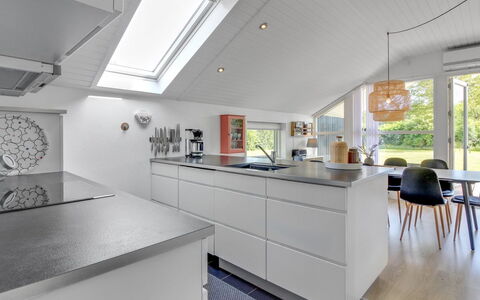 Harmen - 1.1Km from the Sea: Interior Design, Decke, Wohnung, Flooring, Möbel, Fussboden, Zimmer, Beleuchtung, Zuhause, Couch