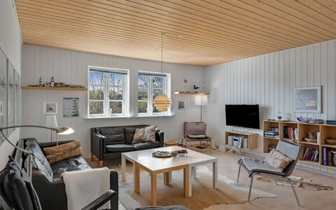 Othelia - 1.8Km from the Sea: Interior Design, Möbel, Flooring, Wand, Holz, Decke, Fussboden, Holzboden, Light Fixture, Wohnzimmer