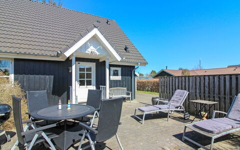 Othelia - 1.8Km from the Sea: Wohngebiet, Dach, Vorort, Auffahrt, Estate, Kamin