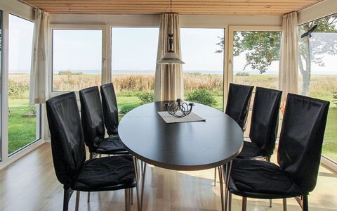 Isalie - 200M from the Sea: Möbel, Interior Design, Stuhl, Flooring, Holz, Fussboden, Tabelle, Esszimmer, Küche & Esszimmer Tisch, Decke