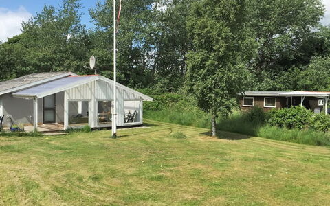 Gonda - 500M from the Sea: Dach, Haus, Zuhause, Hütte, Abstellgleis, Estate, Auffahrt, Gartenbauten, Garten, Schuppen
