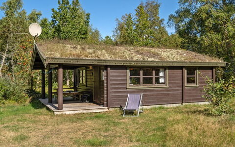 Beatrix - 700M from the Sea: Holz, Zuhause, Veranda, Deck, Hartholz, Dach, Holzbeize, Holzboden, Eco Hotel