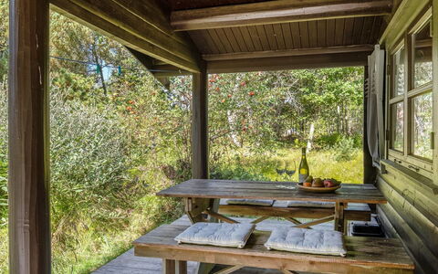 Beatrix - 700M from the Sea: Holz, Zuhause, Veranda, Deck, Hartholz, Dach, Holzbeize, Holzboden, Eco Hotel