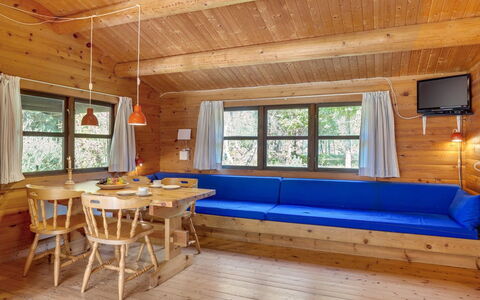 Beatrix - 700M from the Sea: Holz, Zuhause, Veranda, Deck, Hartholz, Dach, Holzbeize, Holzboden, Eco Hotel