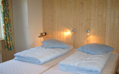 Bernadine - 350M from the Sea: Bett, Möbel, Schlafzimmer, Bettdecke, Bedding, Fussboden, Interior Design, Holz, Flooring, Linens