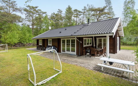 Rosamunde - 1.3Km from the Sea: Dach, Haus, Zuhause, Hütte, Abstellgleis, Estate, Auffahrt, Gartenbauten, Garten, Schuppen
