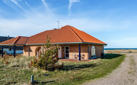 Solvej - 120M from the Sea: Dach, Haus, Zuhause, Hütte, Abstellgleis, Estate, Auffahrt, Gartenbauten, Garten, Schuppen