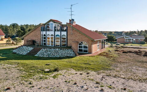 Solvej - 120M from the Sea: Dach, Haus, Zuhause, Hütte, Abstellgleis, Estate, Auffahrt, Gartenbauten, Garten, Schuppen