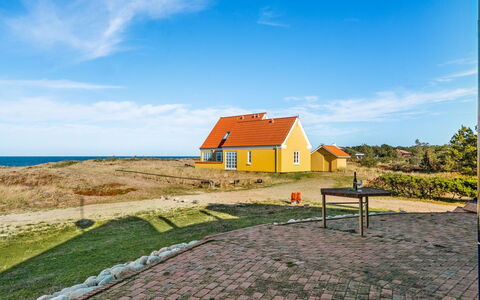 Solvej - 120M from the Sea: Dach, Haus, Zuhause, Hütte, Abstellgleis, Estate, Auffahrt, Gartenbauten, Garten, Schuppen