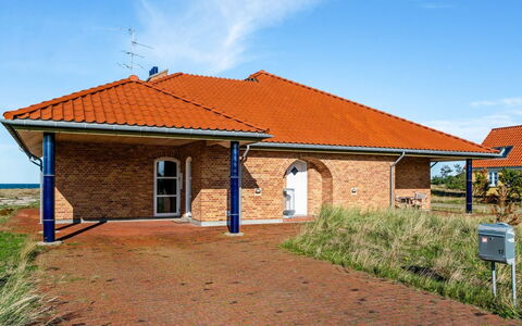 Solvej - 120M from the Sea: Dach, Haus, Zuhause, Hütte, Abstellgleis, Estate, Auffahrt, Gartenbauten, Garten, Schuppen
