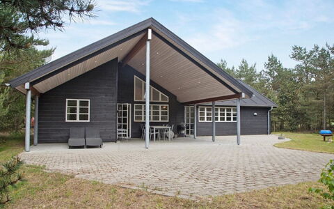 Beka - 500M from the Sea: Zuhause, Hütte, Abstellgleis, Estate, Schatten, Gartenbauten, Auffahrt, Bauernhaus, Schuppen, Veranda
