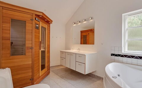Beka - 500M from the Sea: Interior Design, Flooring, Armatur, Badezimmer, Fussboden, Holz, Badezimmerschrank, Decke, Sinken, Cabinetry