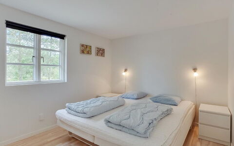 Beka - 500M from the Sea: Holz, Fussboden, Flooring, Interior Design, Schlafzimmer, Bett, Decke, Zuhause, Zimmer, Bedding