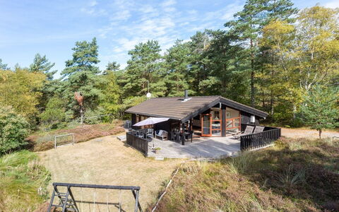 Bernarda - 400M from the Sea: Holz, Zuhause, Veranda, Deck, Hartholz, Dach, Holzbeize, Holzboden, Eco Hotel