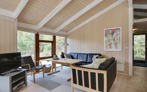 Bernarda - 400M from the Sea: Holz, Zuhause, Veranda, Deck, Hartholz, Dach, Holzbeize, Holzboden, Eco Hotel