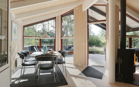 Bernarda - 400M from the Sea: Holz, Zuhause, Veranda, Deck, Hartholz, Dach, Holzbeize, Holzboden, Eco Hotel
