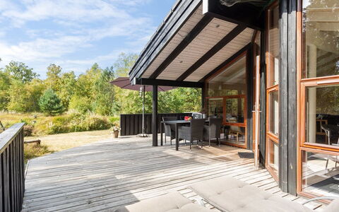 Bernarda - 400M from the Sea: Holz, Zuhause, Veranda, Deck, Hartholz, Dach, Holzbeize, Holzboden, Eco Hotel
