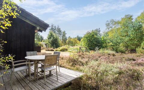 Bernarda - 400M from the Sea: Holz, Zuhause, Veranda, Deck, Hartholz, Dach, Holzbeize, Holzboden, Eco Hotel