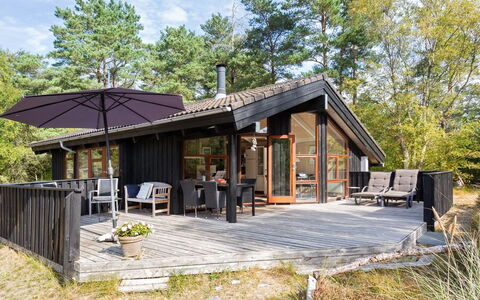 Bernarda - 400M from the Sea: Holz, Zuhause, Veranda, Deck, Hartholz, Dach, Holzbeize, Holzboden, Eco Hotel