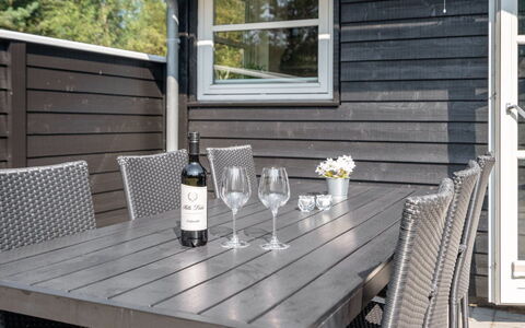 Filimena - 350M from the Sea: Holz, Zuhause, Veranda, Deck, Hartholz, Dach, Holzbeize, Holzboden, Eco Hotel