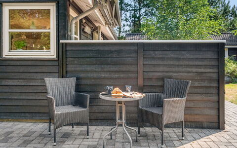 Filimena - 350M from the Sea: Holz, Zuhause, Veranda, Deck, Hartholz, Dach, Holzbeize, Holzboden, Eco Hotel