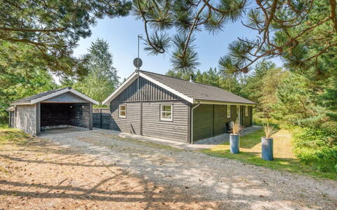 Filimena - 350M from the Sea: Holz, Zuhause, Veranda, Deck, Hartholz, Dach, Holzbeize, Holzboden, Eco Hotel